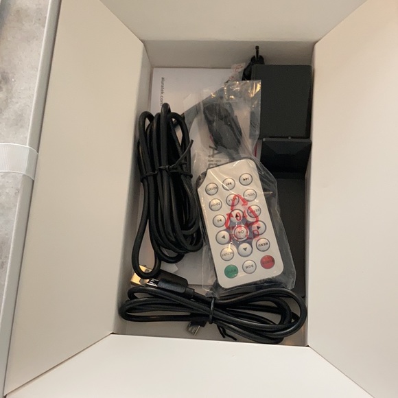 9 inch Aluratek digital photo frame - Picture 6 of 8